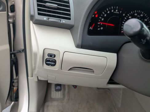 Used 2009 Toyota Camry LE FWD image 12