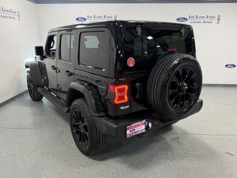 Used 2025 Jeep Wrangler Unlimited Sahara image 4