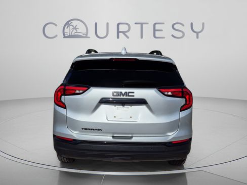 Used 2021 GMC Terrain SLT w/ Infotainment Package II FWD image 4