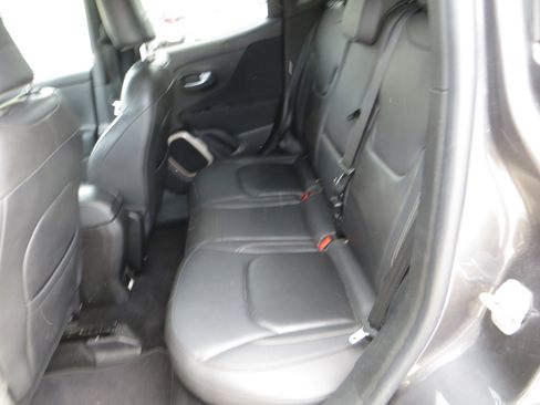 Used 2016 Jeep Renegade Limited image 9