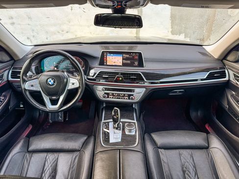 Used 2022 BMW 740i image 34