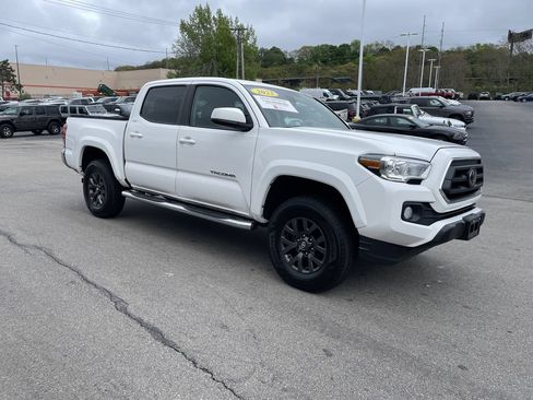 Certified 2023 Toyota Tacoma SR5 AWD/4WD image 6