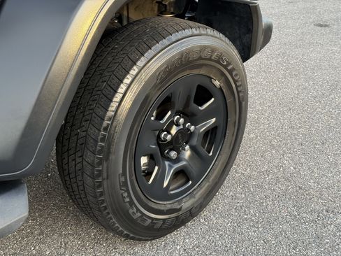 Used 2018 Jeep Wrangler Unlimited Sport image 12