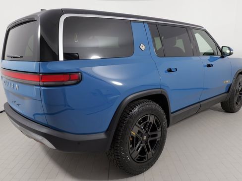 Used 2023 Rivian R1S Adventure image 9