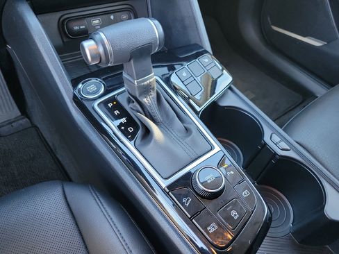 Used 2025 Kia Sportage EX image 14