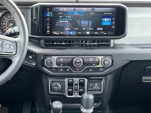 Used 2025 Jeep Wrangler Unlimited Sport AWD/4WD image 15