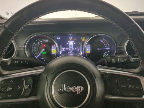 Used 2022 Jeep Wrangler Unlimited Sahara w/ Cold Weather Group image 32