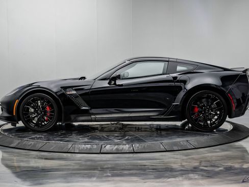 Used 2016 Chevrolet Corvette Z06 w/ 2LZ Preferred Equipment Group RWD image 10