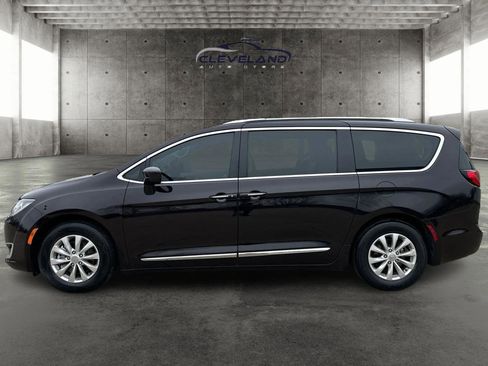 Used 2018 Chrysler Pacifica Touring-L image 6