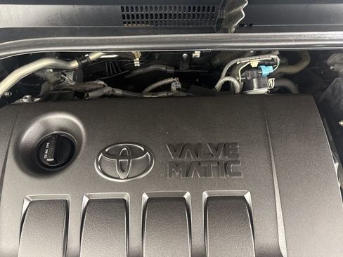 Used 2021 Toyota C-HR LE image 34