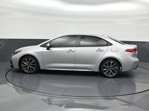 Used 2022 Toyota Corolla SE FWD image 2