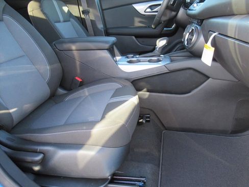 New 2025 Chevrolet Blazer LT image 8