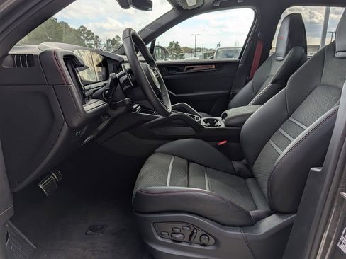 Used 2025 Porsche Cayenne GTS image 17