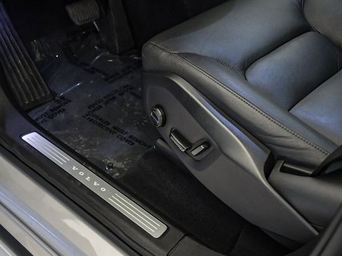 Certified 2025 Volvo XC90 B5 Core image 24