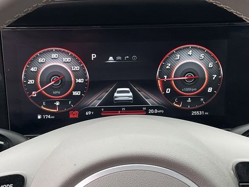 Used 2025 Hyundai Elantra SEL image 23