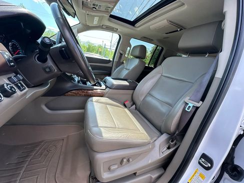 Used 2020 Chevrolet Suburban Premier AWD/4WD image 13