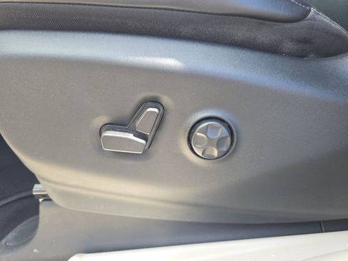 Used 2023 Chrysler Pacifica Touring-L FWD image 15