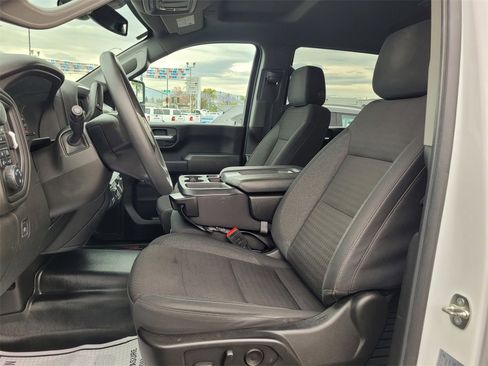 Used 2024 Chevrolet Silverado 2500 Custom w/ Custom Value Package image 11