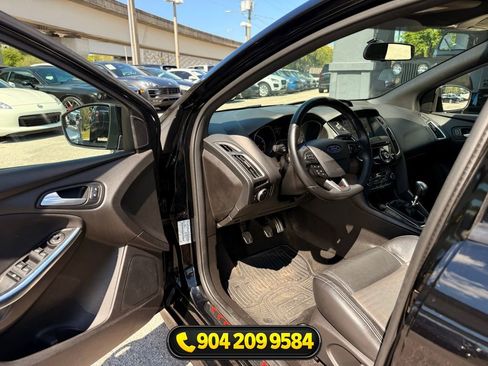 Used 2018 Ford Focus ST w/ Equipment Group 401A FWD image 21
