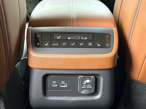 Used 2025 Nissan Pathfinder Platinum FWD image 29