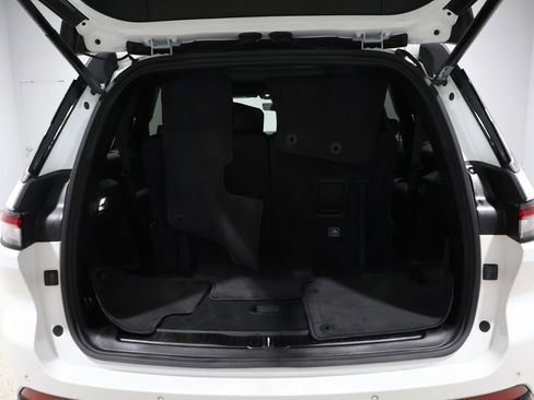 Used 2024 Jeep Grand Cherokee L Limited w/ Luxury Tech Group II image 4