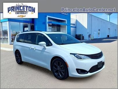 Used 2019 Chrysler Pacifica Limited w/ Advanced Safetytec Group