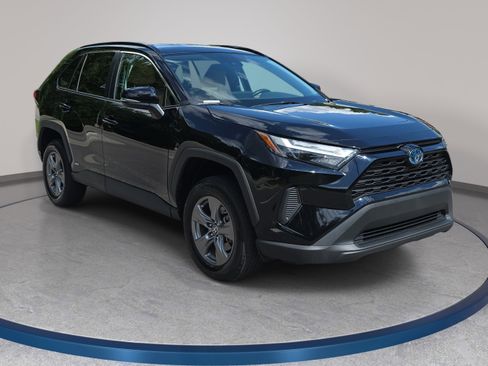 Certified 2024 Toyota RAV4 LE AWD/4WD image 3