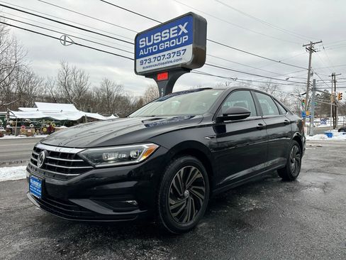 Used 2019 Volkswagen Jetta SEL Premium image 3