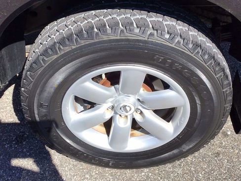 Used 2011 Nissan Titan SV w/ SV Premium Utility Pkg image 12