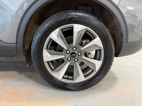 Used 2025 Ford Escape Platinum AWD/4WD image 9