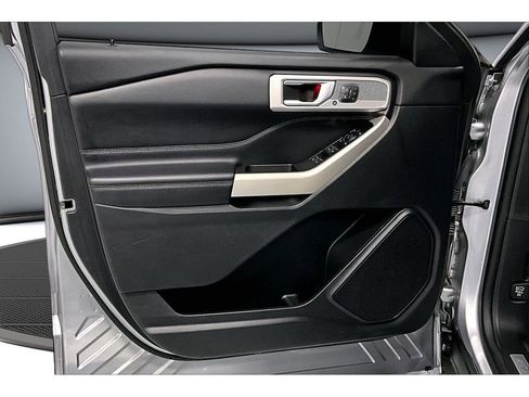 Used 2021 Ford Explorer Limited w/ Equipment Group 301A RWD image 24