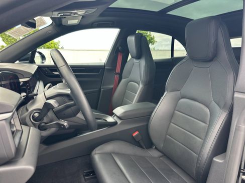 Used 2025 Porsche Macan 4 Electric AWD/4WD image 5