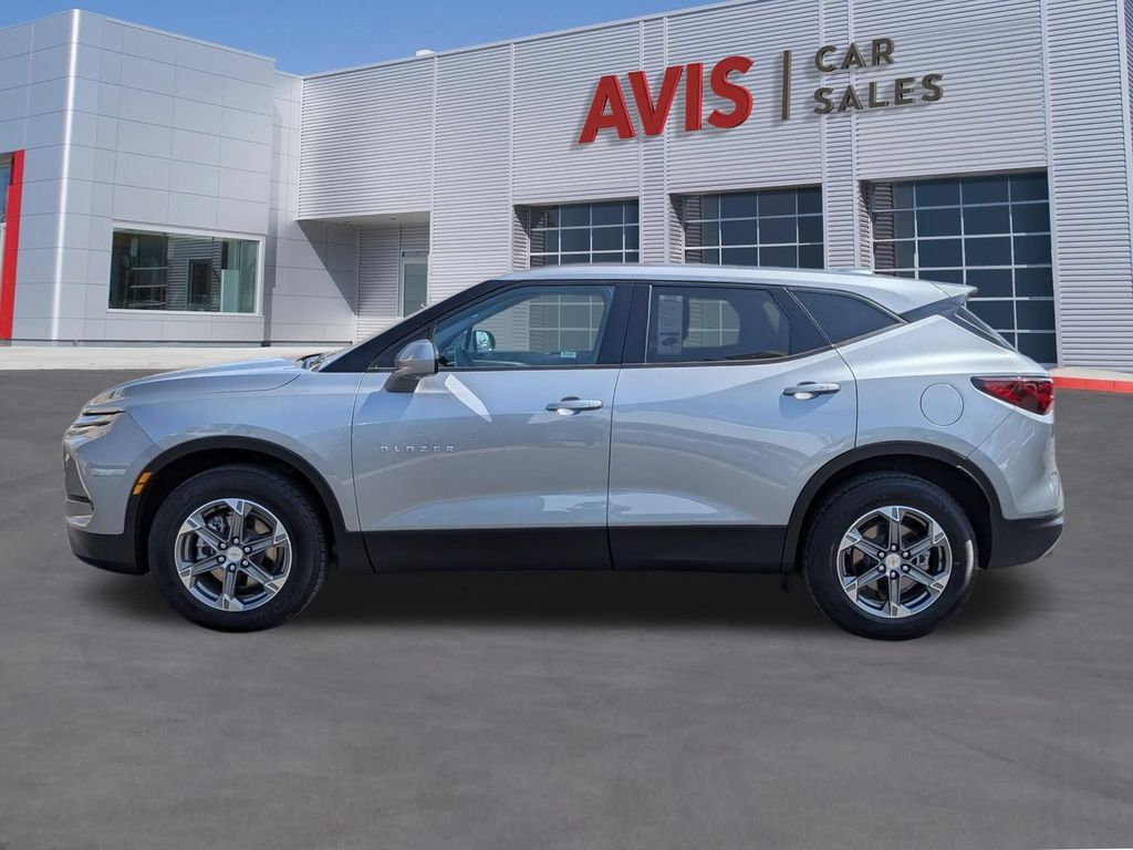 Used 2025 Chevrolet Blazer LT FWD image 10