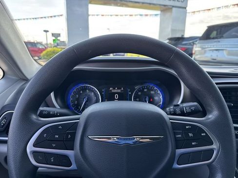 Used 2017 Chrysler Pacifica Touring Plus FWD image 20