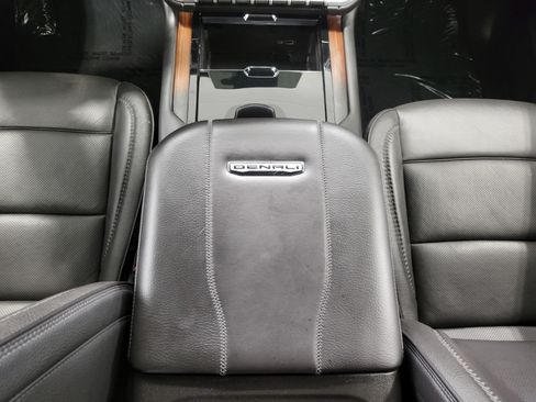 Used 2025 GMC Yukon XL Denali AWD/4WD image 16