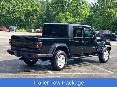 Used 2022 Jeep Gladiator Sport image 3
