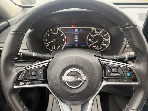 Used 2025 Nissan Altima 2.5 SL FWD image 15