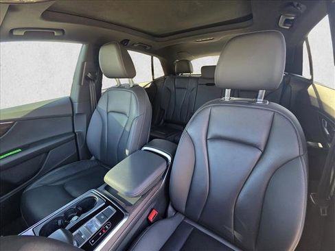 Used 2019 Audi Q8 Premium Plus w/ Premium Plus image 16