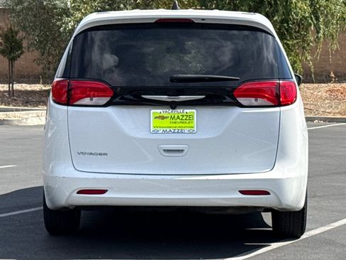 Used 2022 Chrysler Voyager LX FWD image 12