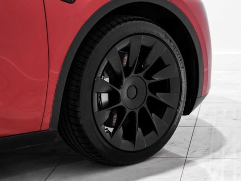 Used 2023 Tesla Model Y Long Range image 46