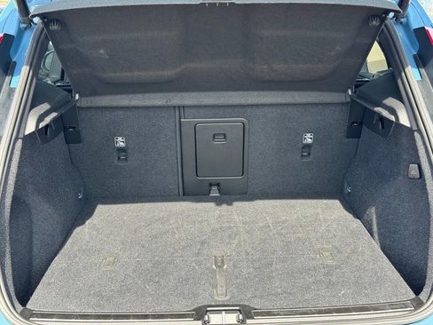 Certified 2025 Volvo XC40 B5 Plus image 5