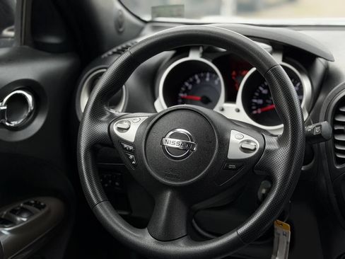 Used 2014 Nissan Juke S FWD image 9