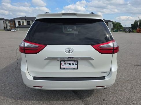 Used 2020 Toyota Sienna Limited Premium FWD image 12