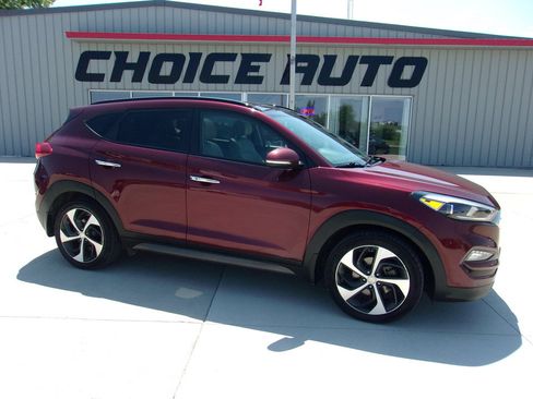 Used 2016 Hyundai Tucson Limited w/ Option Group 03 FWD image 2