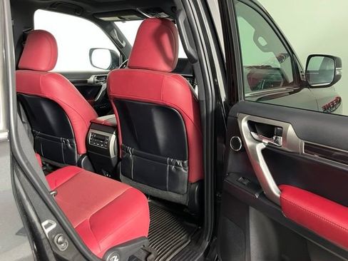 Used 2023 Lexus GX 460 Premium w/ Accessory Package AWD/4WD image 32