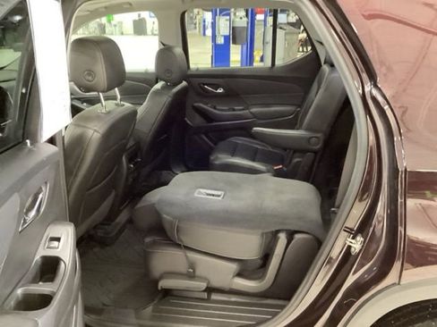 Used 2021 Chevrolet Traverse LT w/ LT Premium Package AWD/4WD image 13