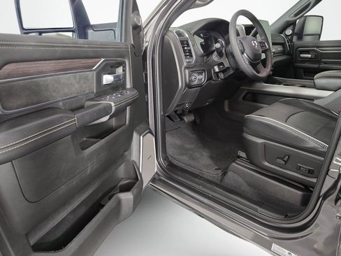 Used 2025 RAM 3500 Laramie AWD/4WD image 20