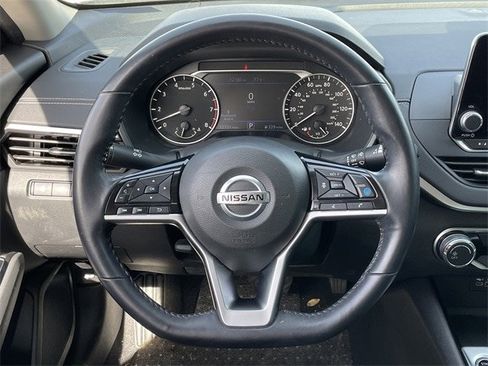 Used 2021 Nissan Altima 2.5 SV w/ SV Premium Package image 12