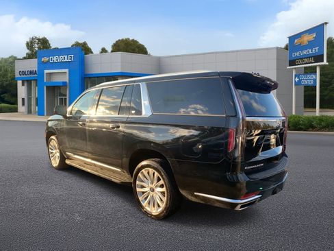 Used 2024 Cadillac Escalade ESV Luxury image 2