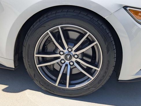 Used 2017 Ford Mustang GT RWD image 6